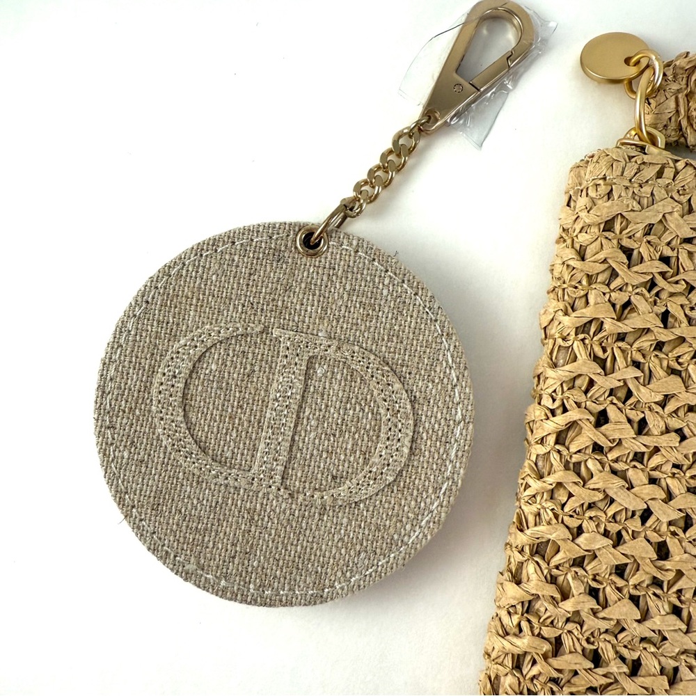 Dior Solar Limited-Edition Summer Raffia Pouch - Picture 6 of 8